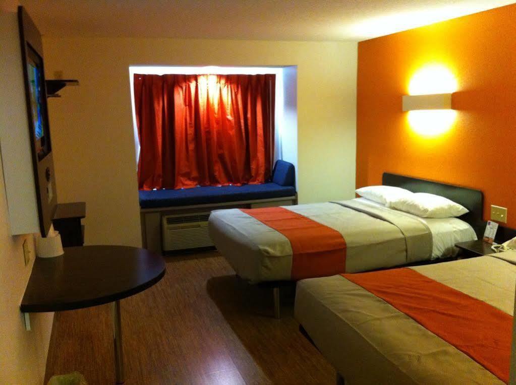 Motel 6 Indianapolis Carmel Экстерьер фото