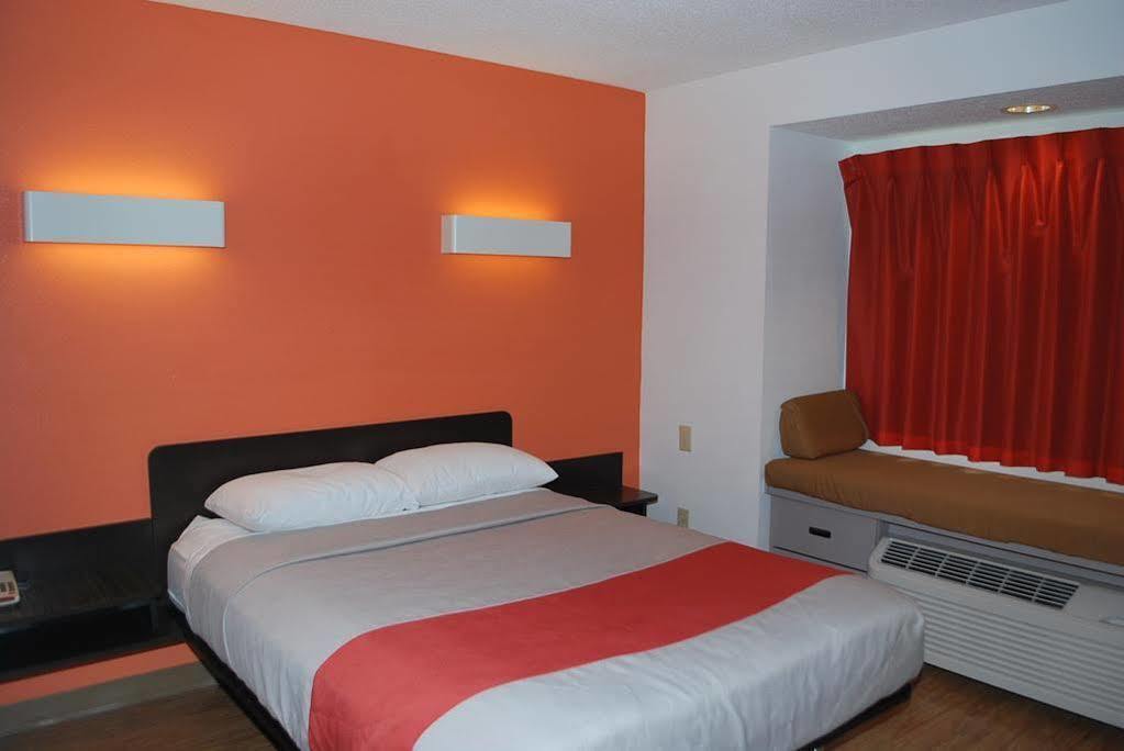Motel 6 Indianapolis Carmel Экстерьер фото